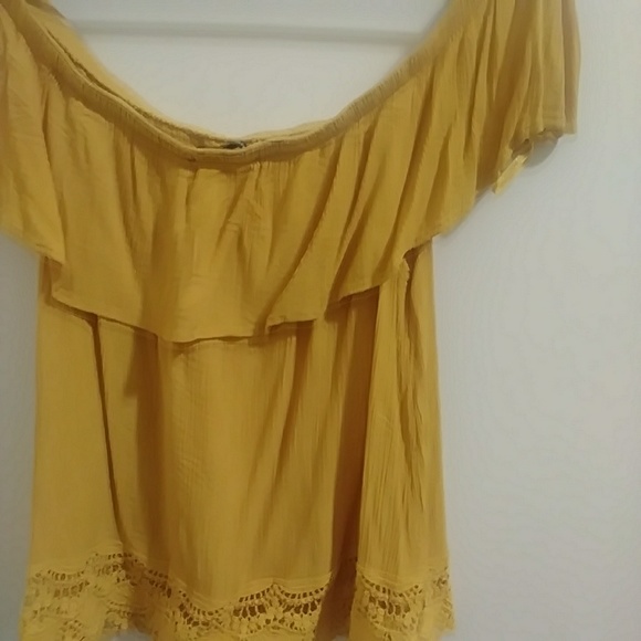 Off The Shoulder Top - Picture 4 of 5